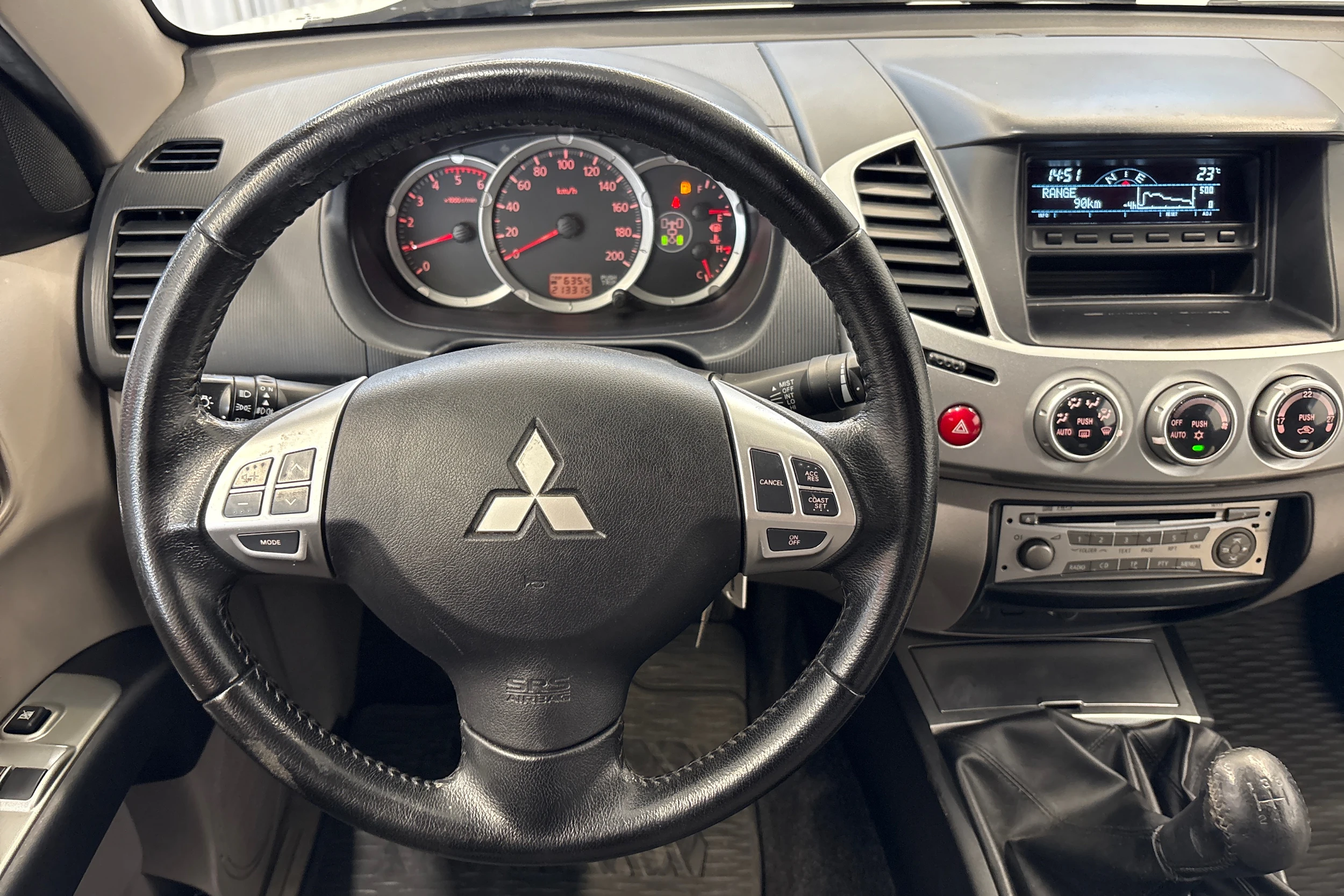 valkoinen Mitsubishi L200 2012 kuva 10.