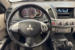 valkoinen Mitsubishi L200 2012 kuva 10.