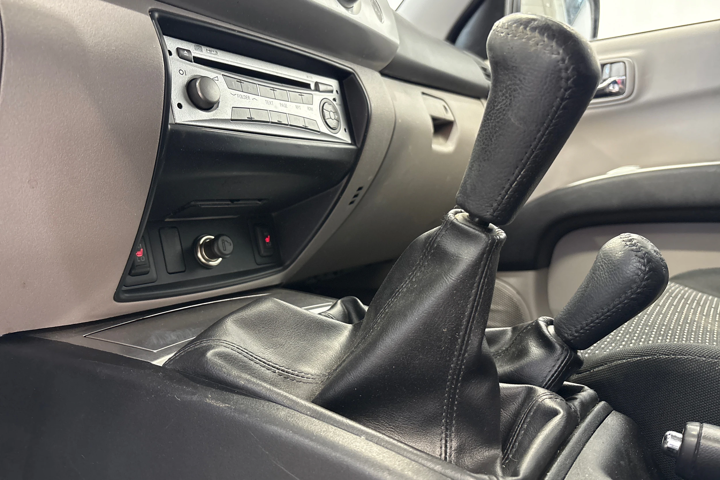 valkoinen Mitsubishi L200 2012 kuva 14.