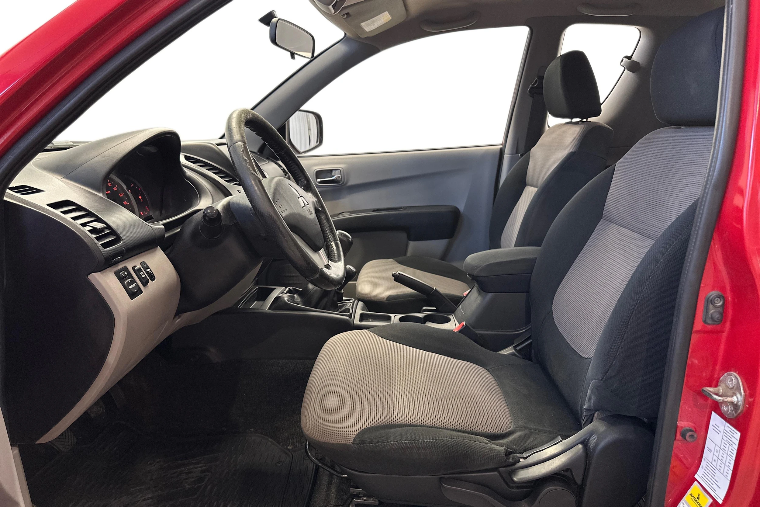 punainen Mitsubishi L200 2012 kuva 8.
