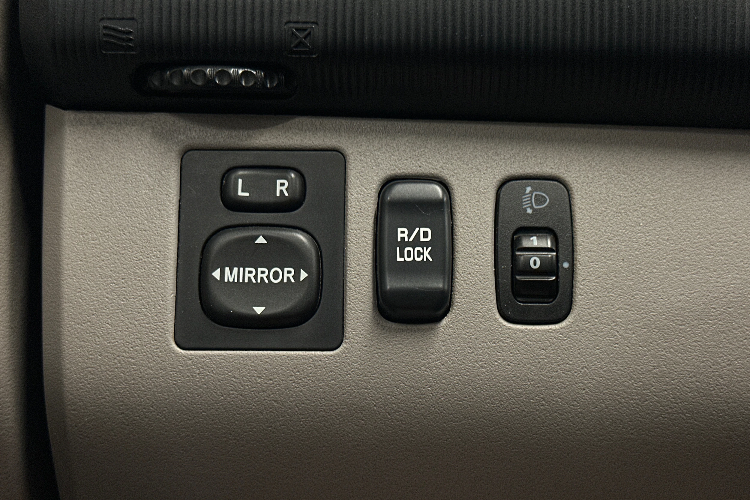 punainen Mitsubishi L200 2012 kuva 11.