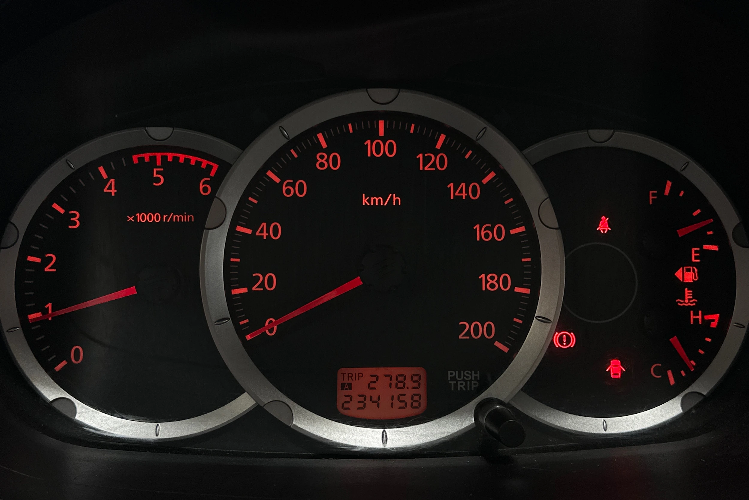 punainen Mitsubishi L200 2012 kuva 14.
