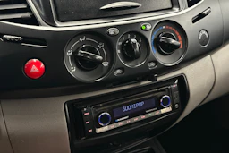 punainen Mitsubishi L200 2012 kuva 15.