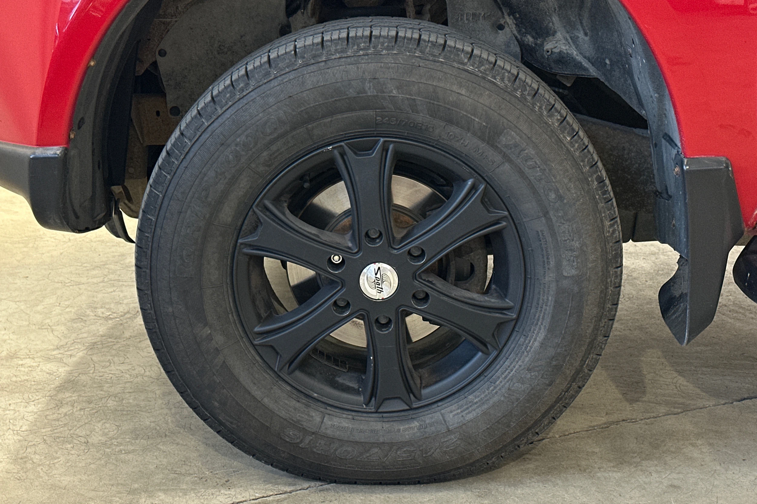 punainen Mitsubishi L200 2012 kuva 19.