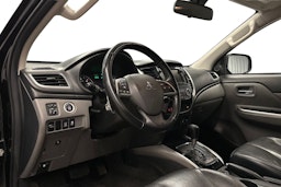 musta Mitsubishi L200 2015 kuva 7.