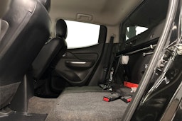musta Mitsubishi L200 2015 kuva 10.