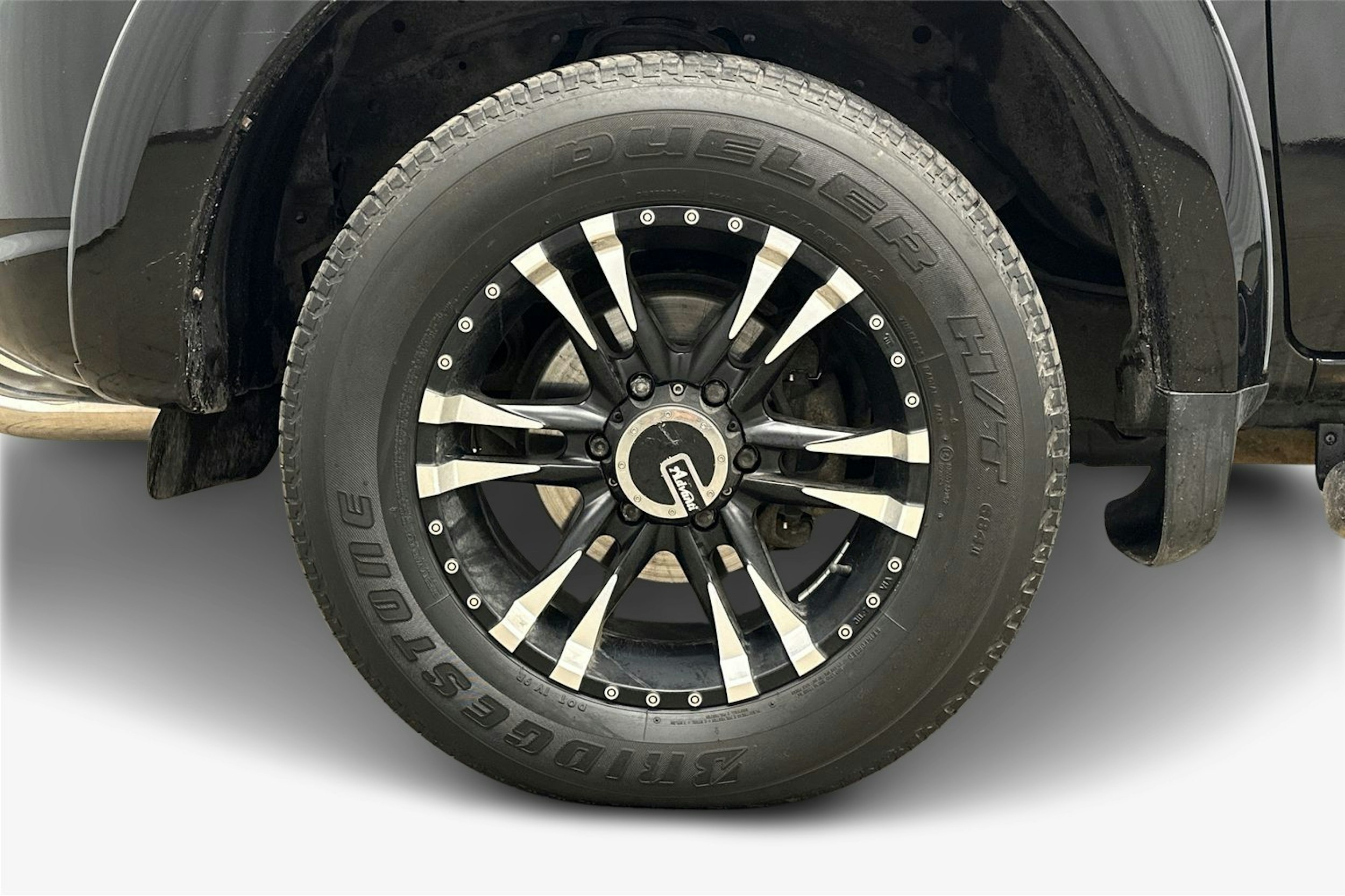 musta Mitsubishi L200 2015 kuva 11.