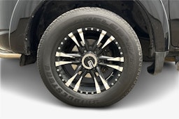 musta Mitsubishi L200 2015 kuva 11.