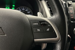musta Mitsubishi L200 2015 kuva 18.