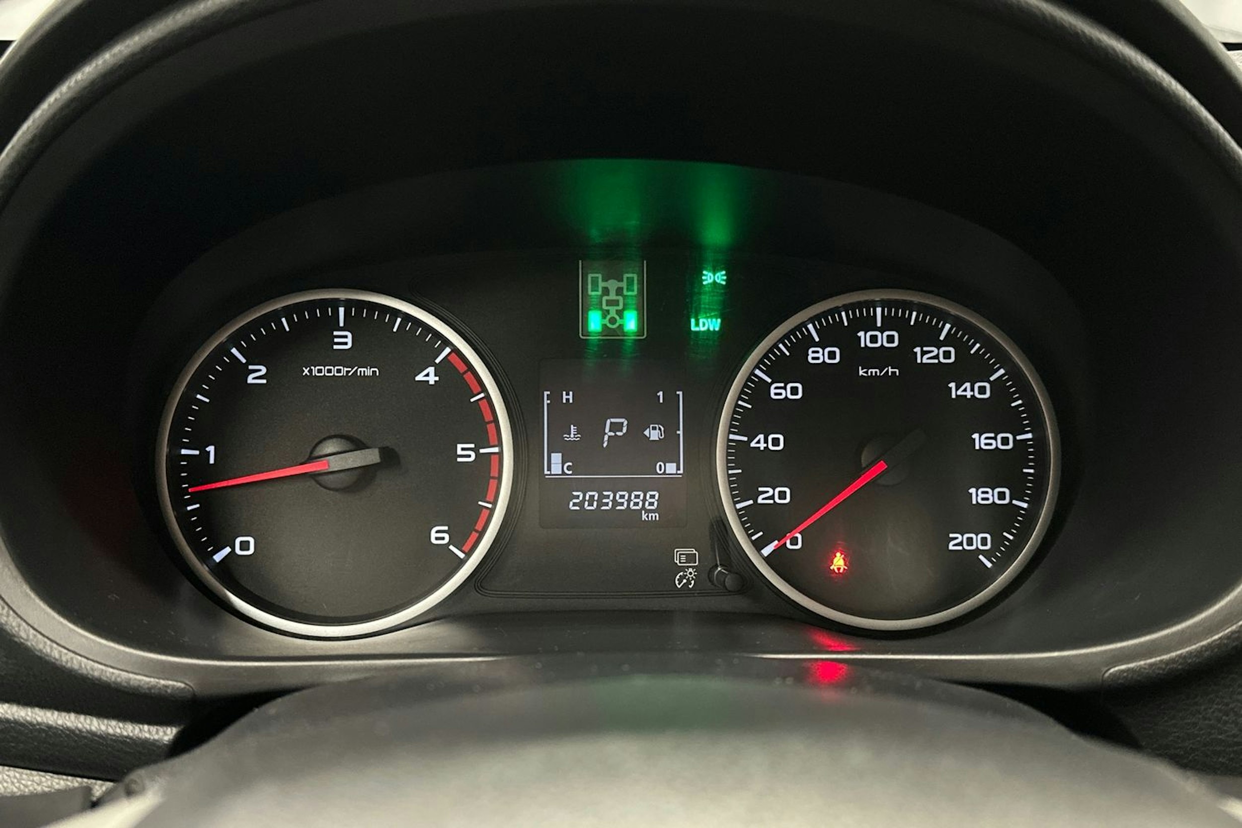 musta Mitsubishi L200 2015 kuva 19.