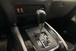 musta Mitsubishi L200 2015 kuva 21.
