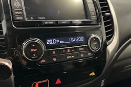 musta Mitsubishi L200 2015 kuva 23.