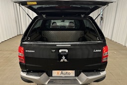 musta Mitsubishi L200 2015 kuva 27.