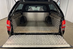 musta Mitsubishi L200 2015 kuva 28.