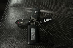 musta Mitsubishi L200 2015 kuva 29.