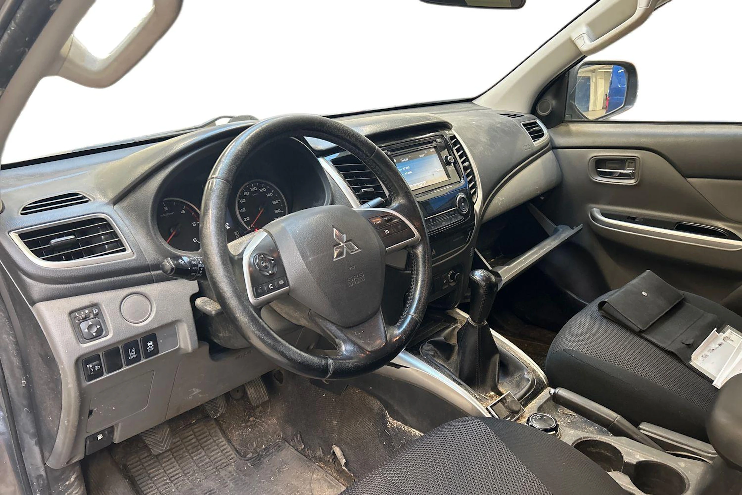 ruskea (beige) Mitsubishi L200 2015 kuva 3.