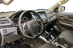 ruskea (beige) Mitsubishi L200 2016 kuva 8.