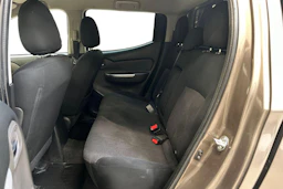 ruskea (beige) Mitsubishi L200 2016 kuva 11.