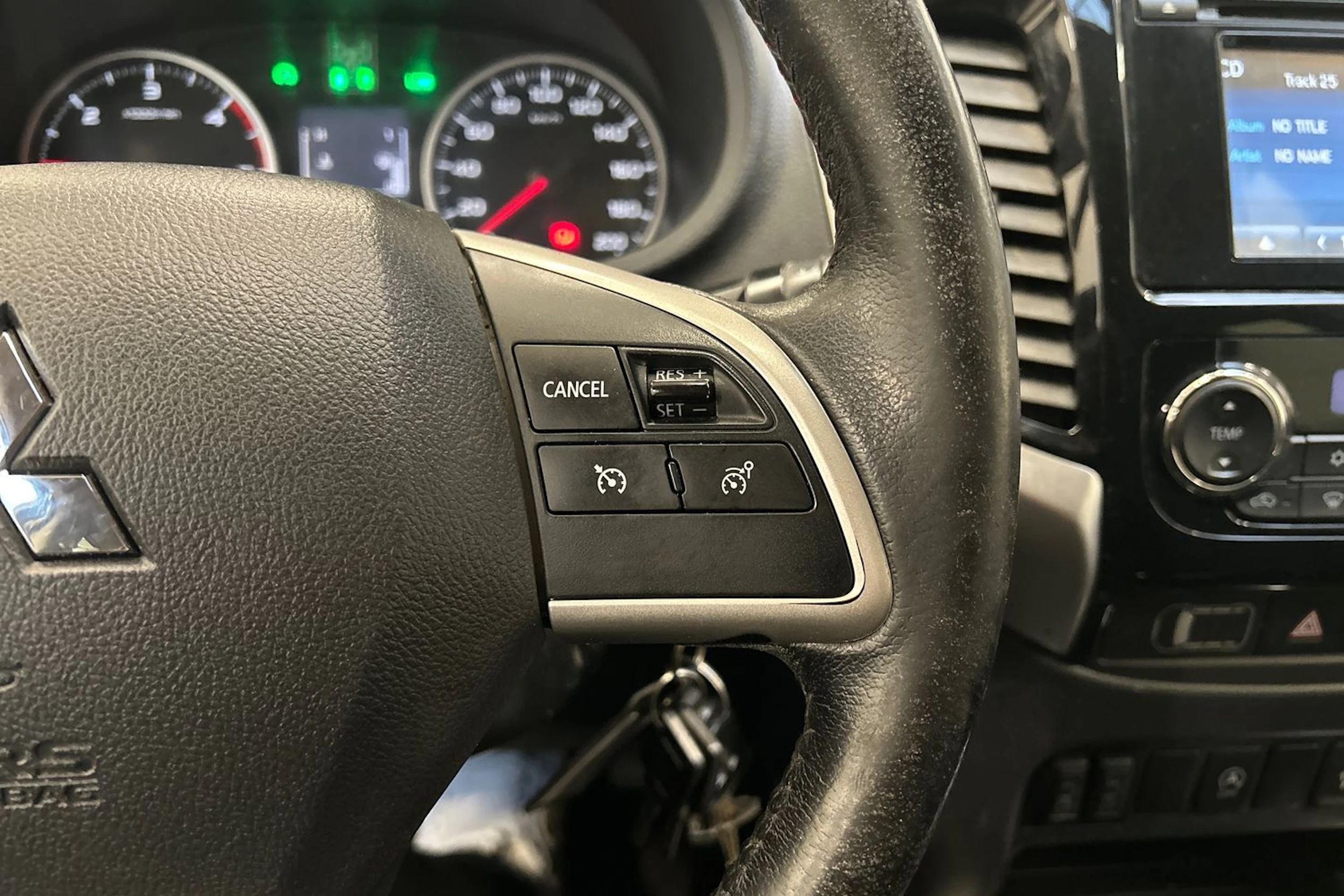 ruskea (beige) Mitsubishi L200 2016 kuva 15.