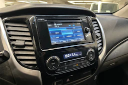 ruskea (beige) Mitsubishi L200 2016 kuva 16.