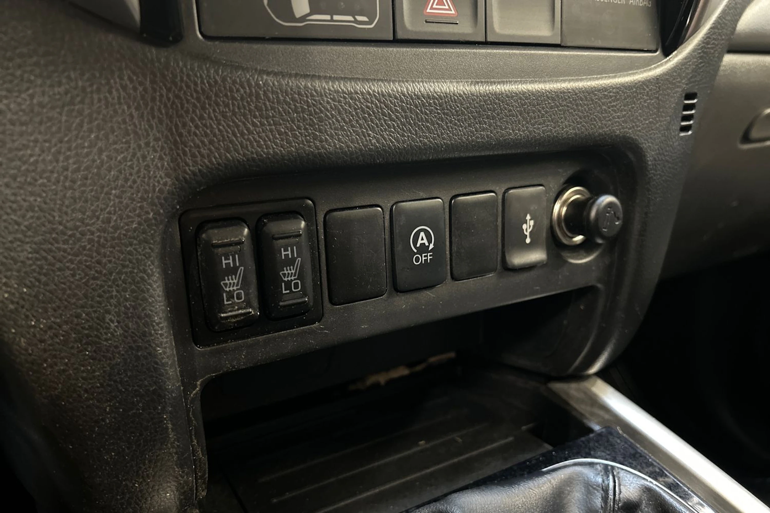 ruskea (beige) Mitsubishi L200 2016 kuva 18.