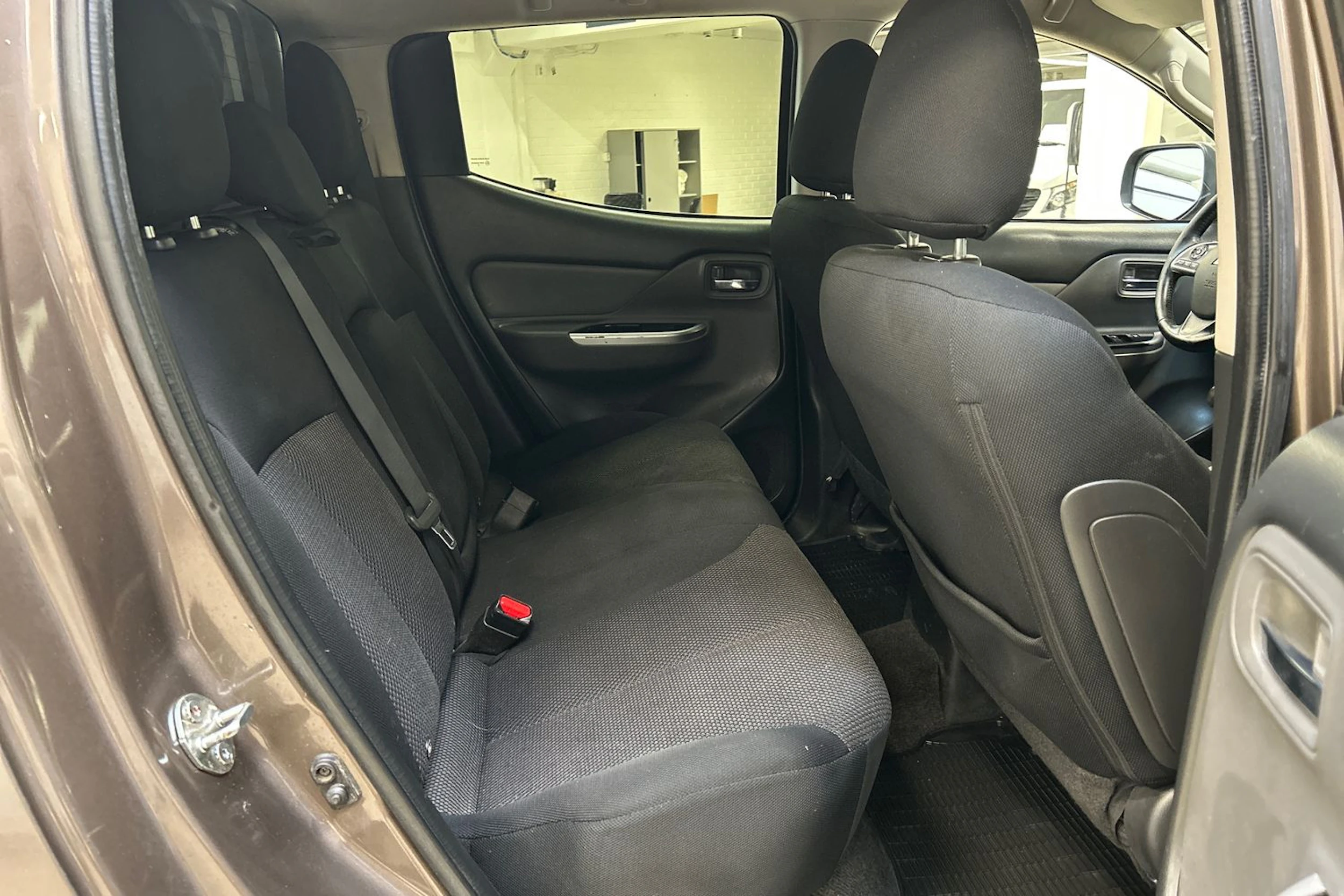 ruskea (beige) Mitsubishi L200 2016 kuva 21.