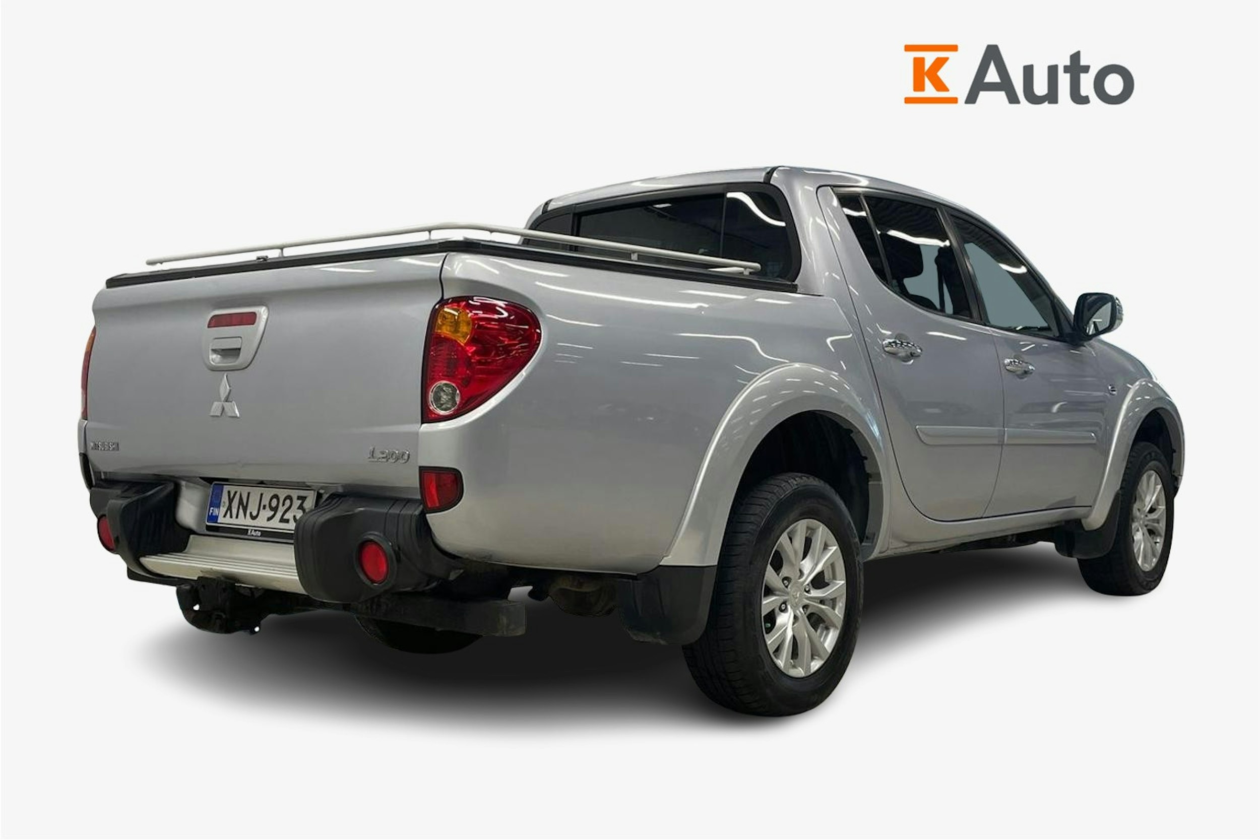 Harmaa Mitsubishi L200 2015 kuva 2.