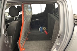 Harmaa Mitsubishi L200 2015 kuva 8.