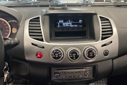 Harmaa Mitsubishi L200 2015 kuva 13.