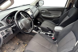 harmaa Mitsubishi L200 2016 kuva 3.