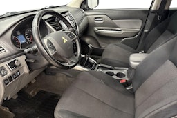 harmaa Mitsubishi L200 2016 kuva 7.