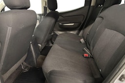 harmaa Mitsubishi L200 2016 kuva 9.