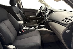 harmaa Mitsubishi L200 2016 kuva 10.