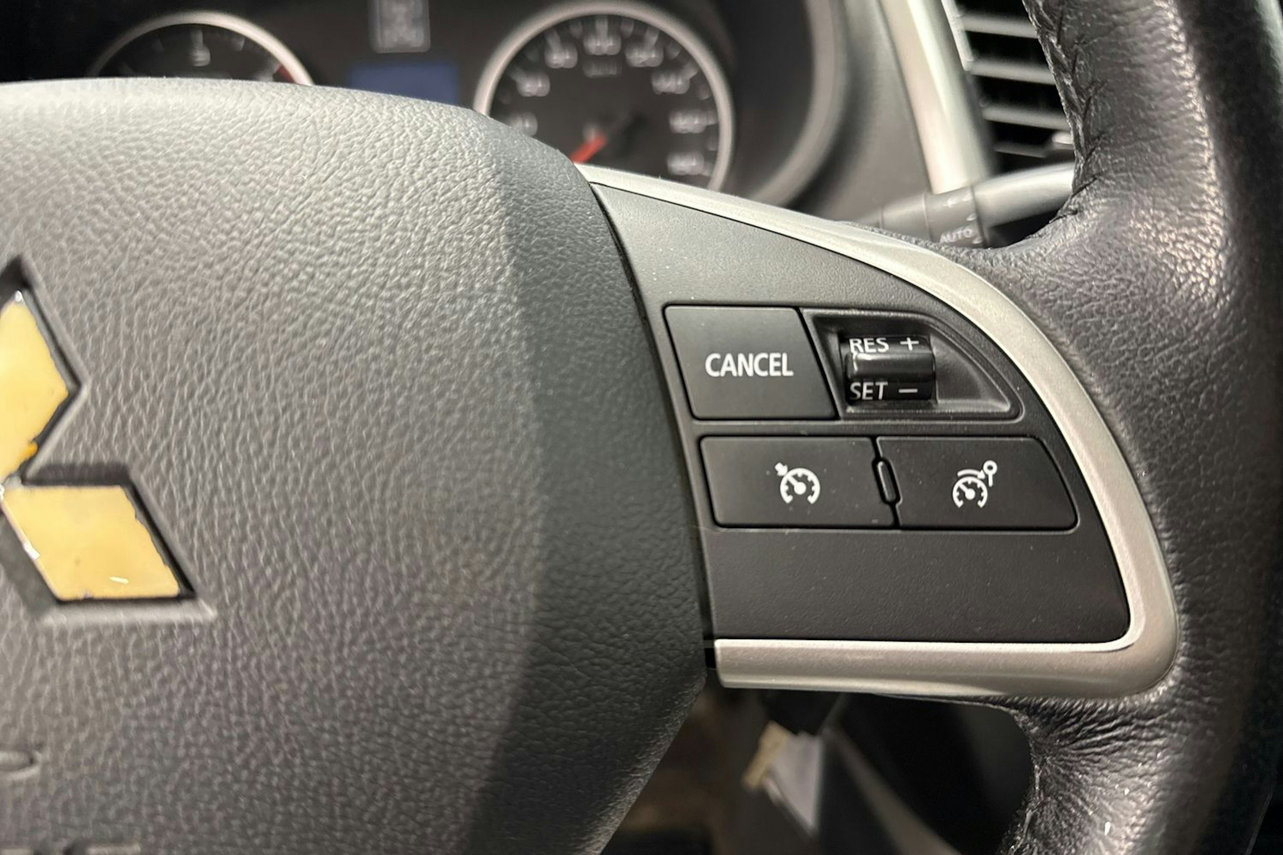 harmaa Mitsubishi L200 2016 kuva 16.