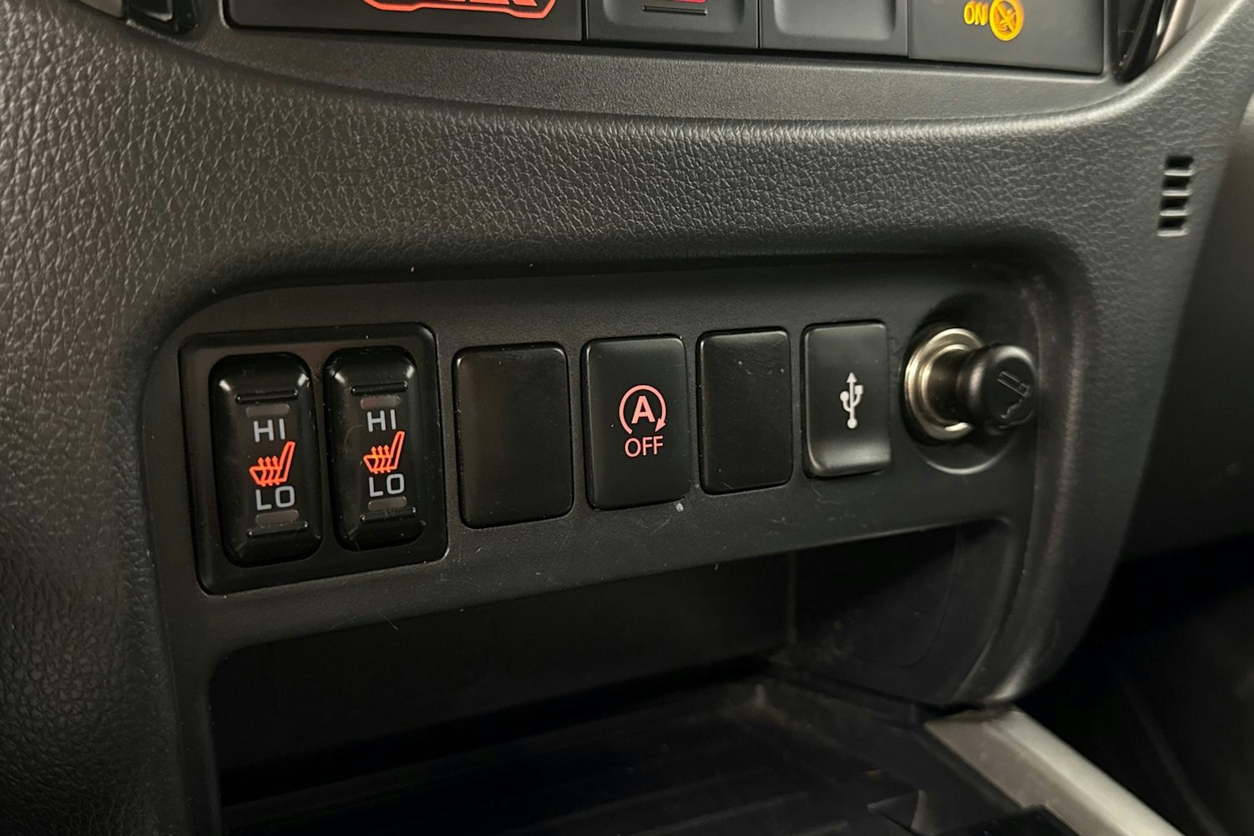 harmaa Mitsubishi L200 2016 kuva 22.