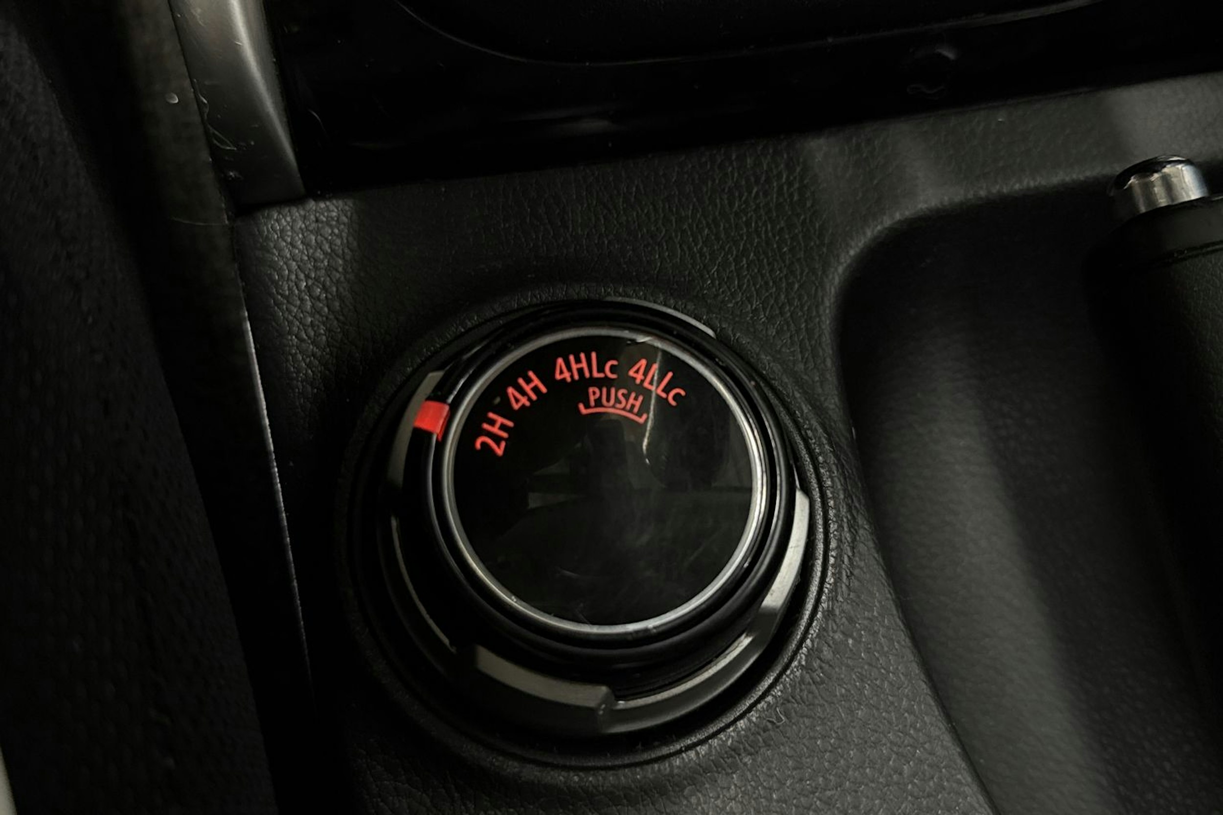 harmaa Mitsubishi L200 2016 kuva 23.