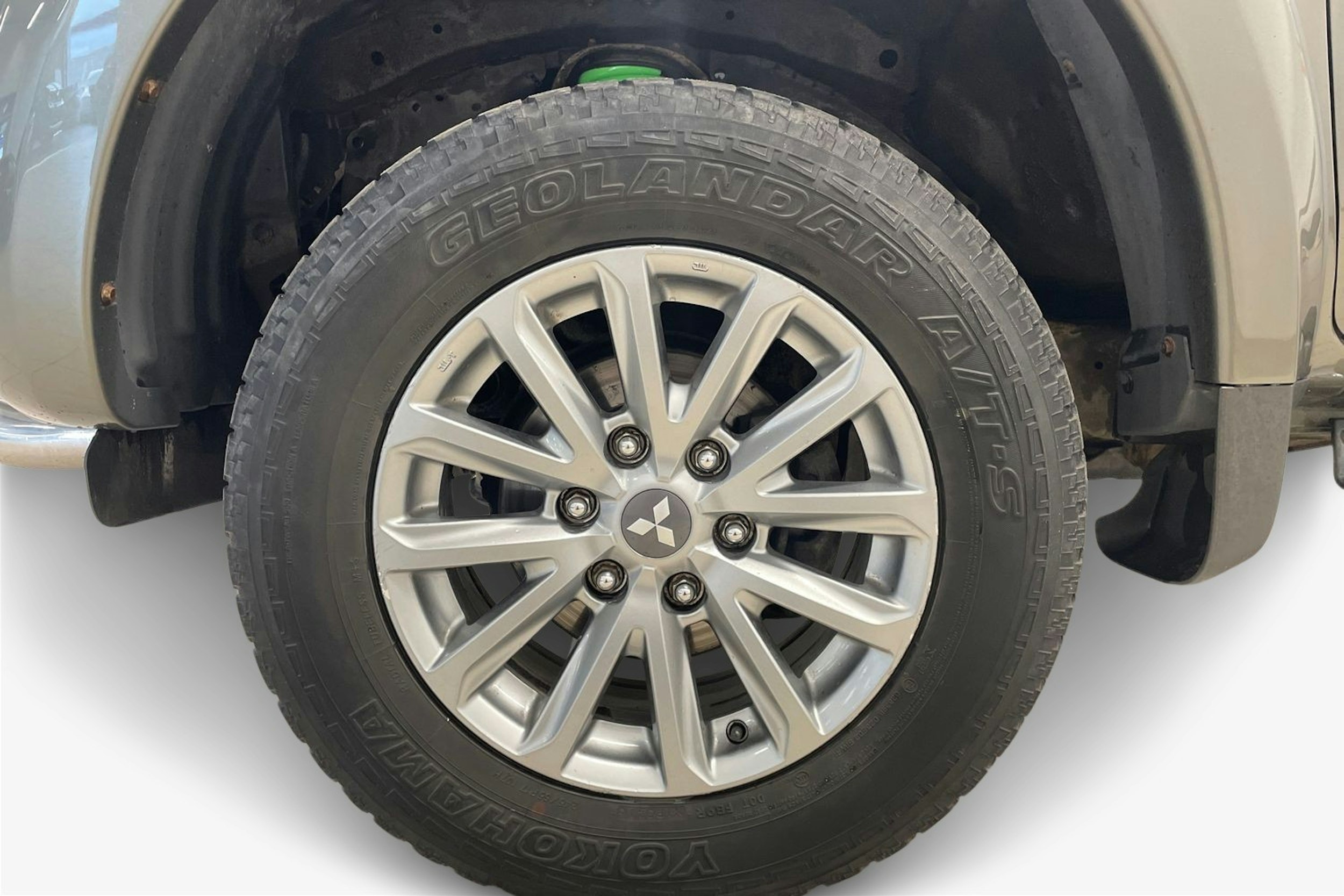 Vihreä Mitsubishi L200 2016 kuva 11.