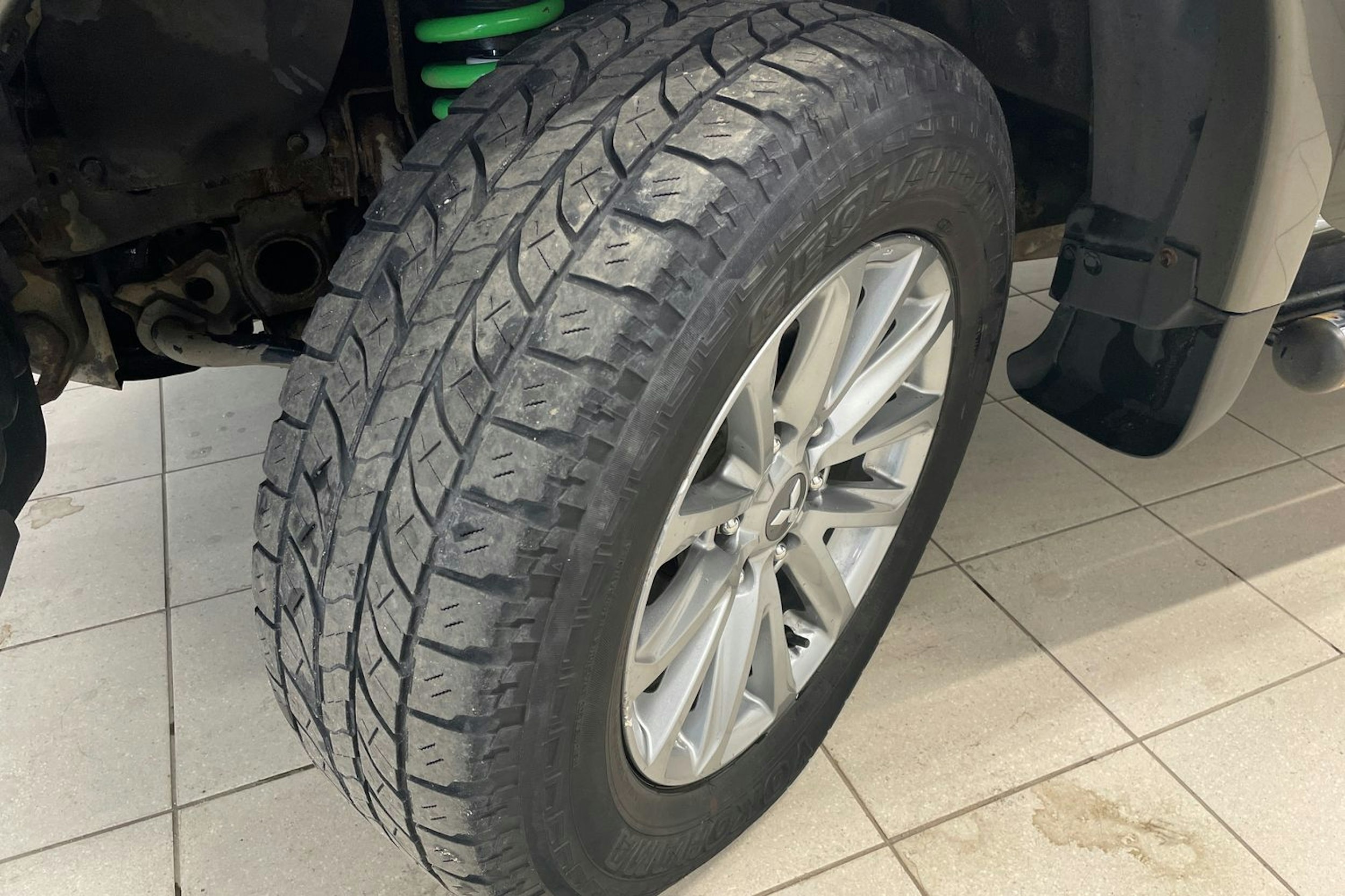 Vihreä Mitsubishi L200 2016 kuva 13.