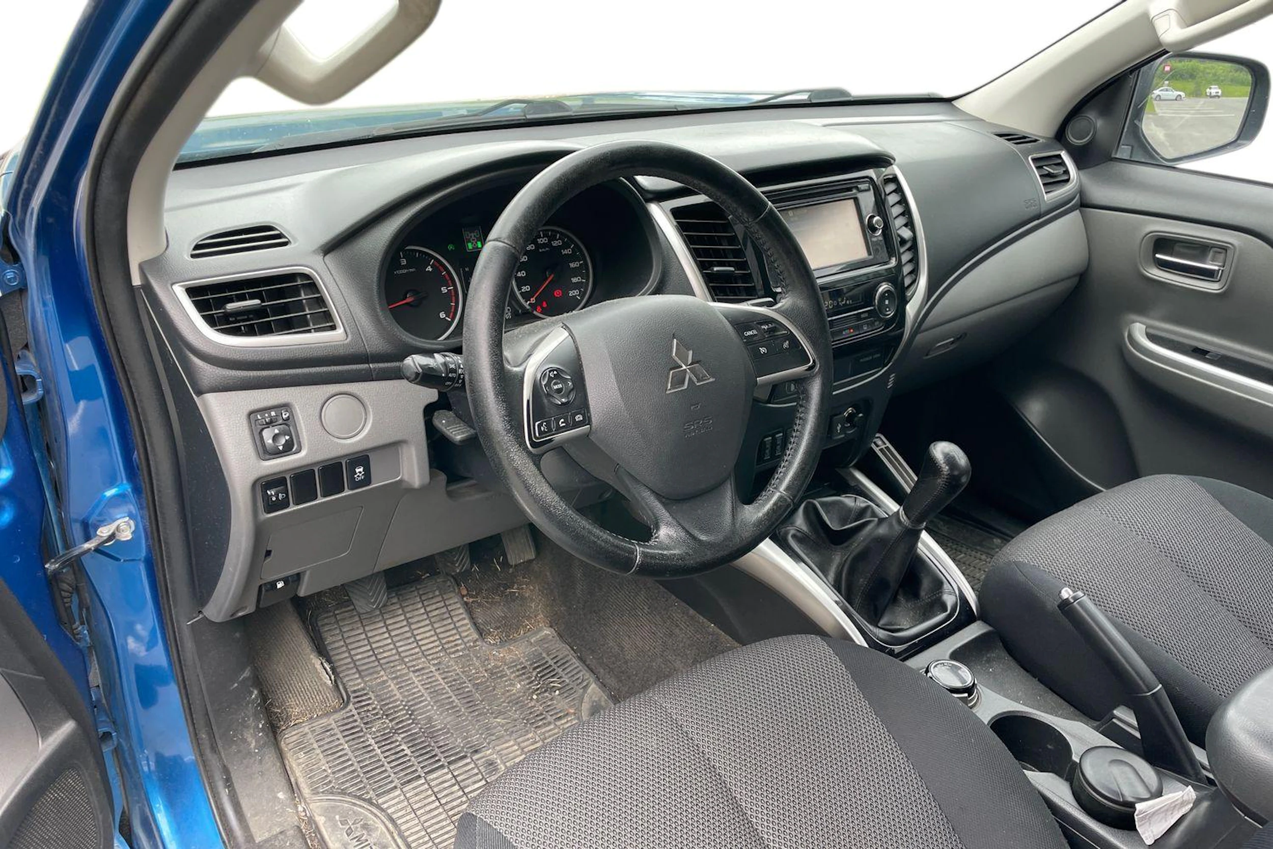 Sininen Mitsubishi L200 2016 kuva 3.