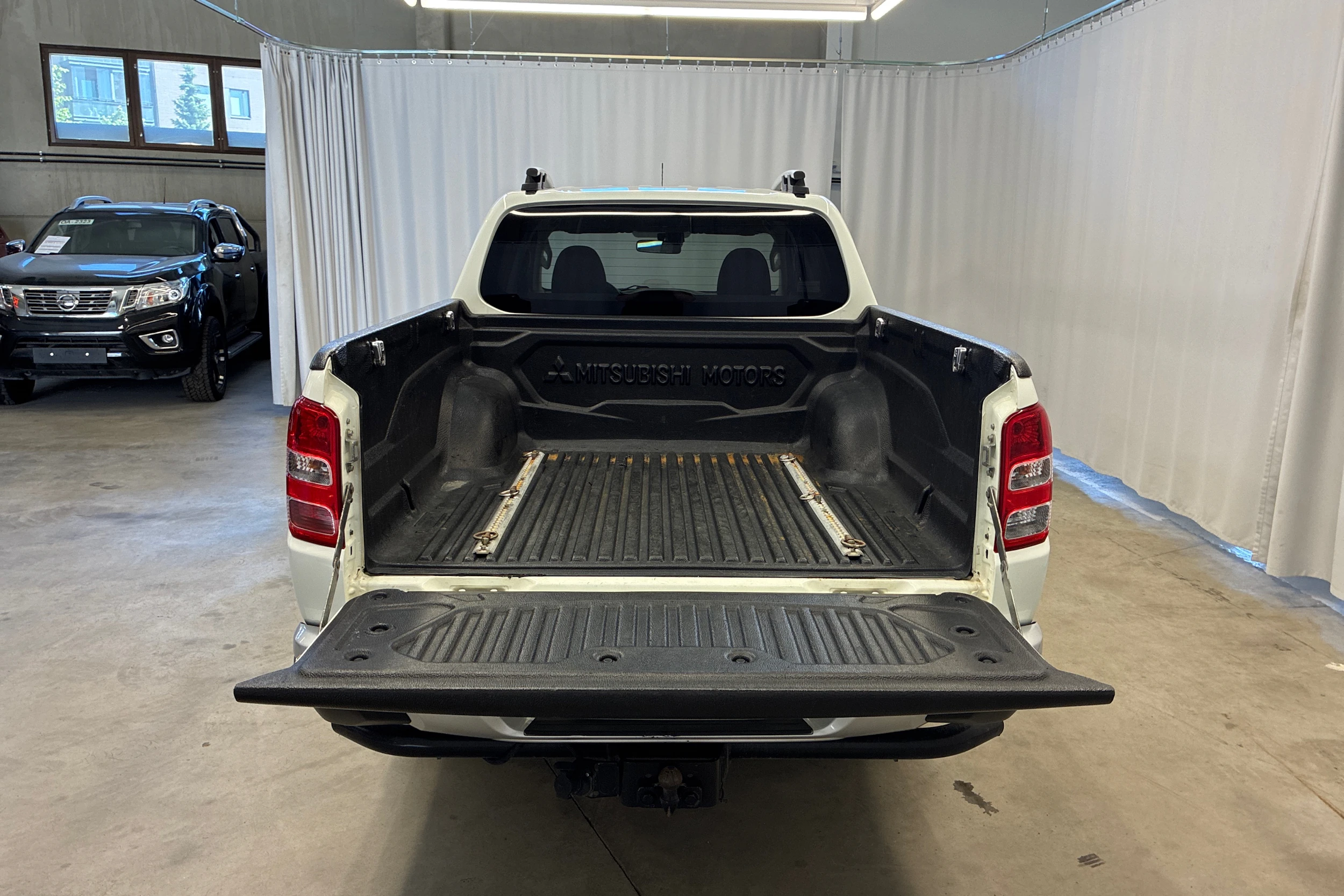 valkoinen Mitsubishi L200 2016 kuva 18.