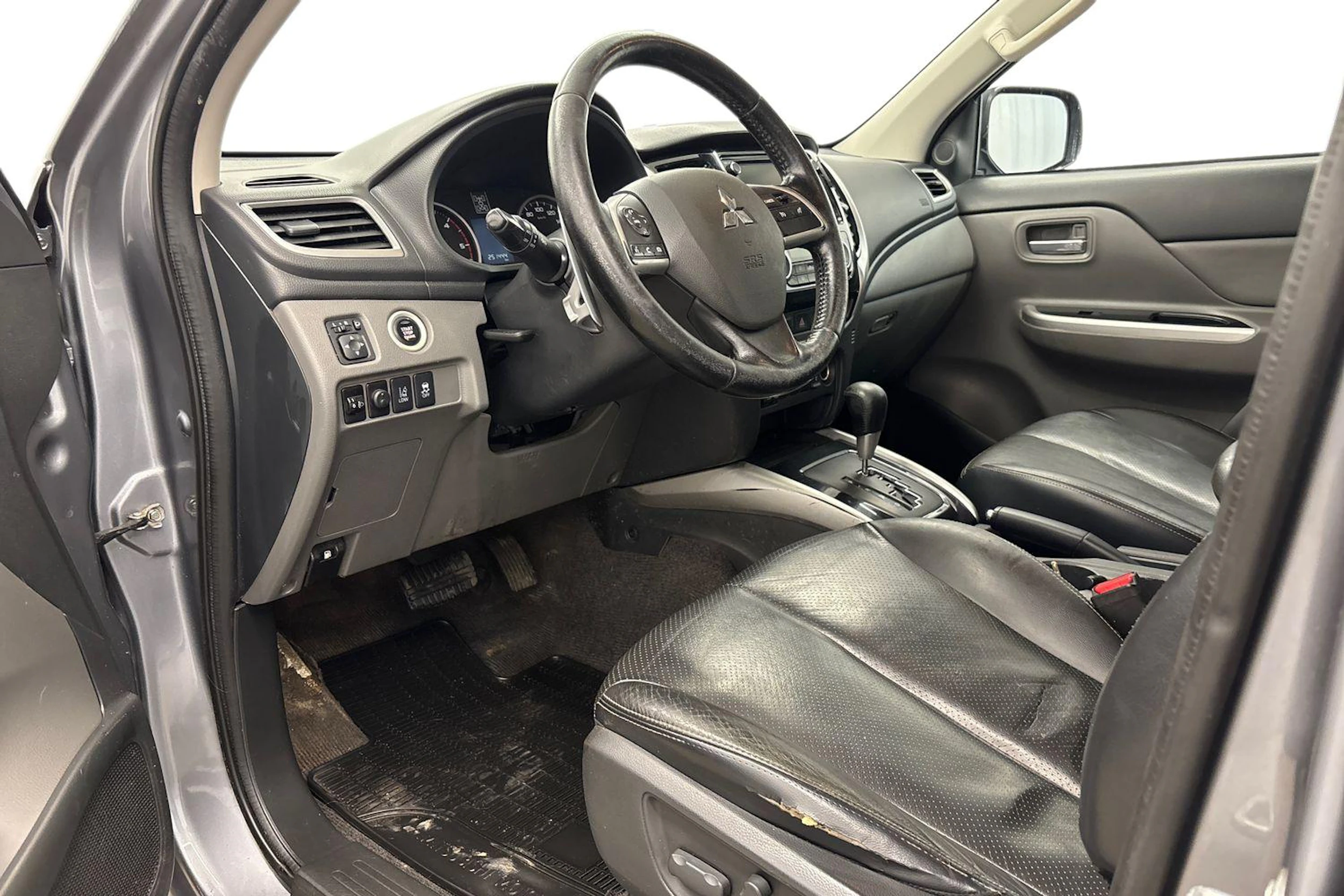 hopea Mitsubishi L200 2016 kuva 8.
