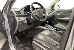 hopea Mitsubishi L200 2016 kuva 8.