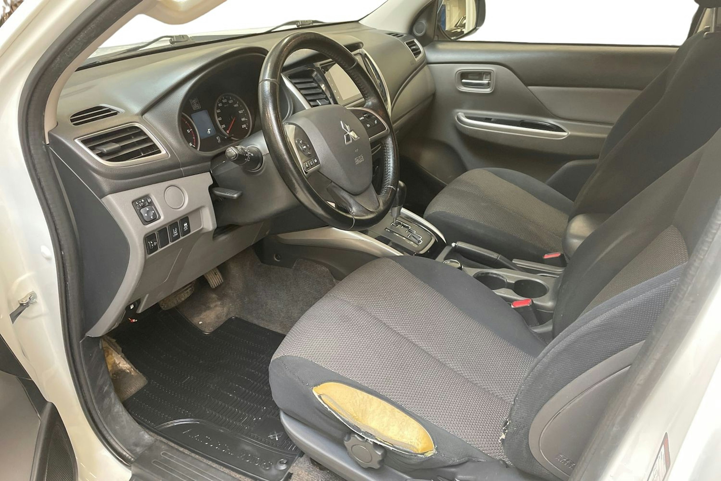 valkoinen Mitsubishi L200 2017 kuva 7.