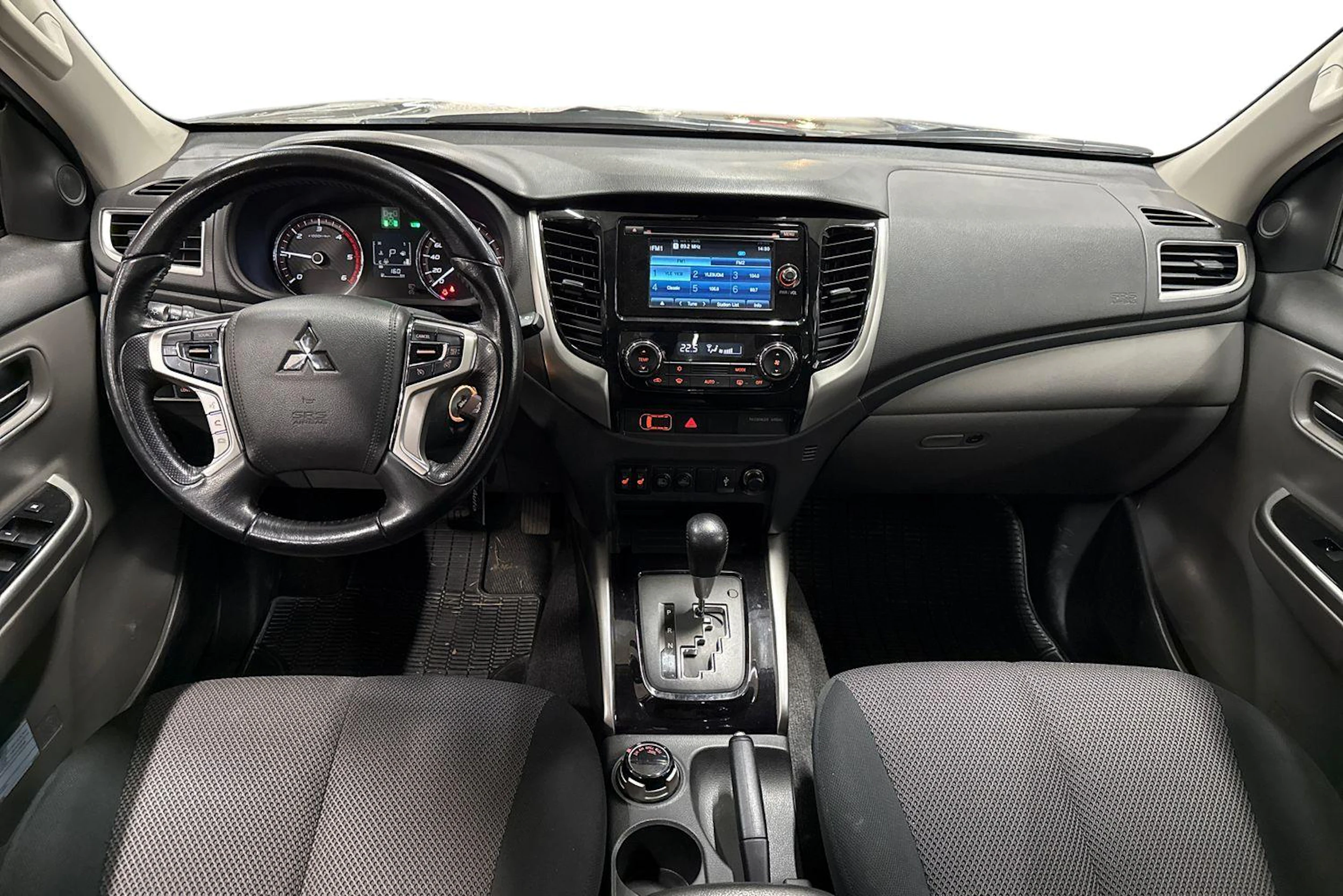 vihreä Mitsubishi L200 2017 kuva 3.