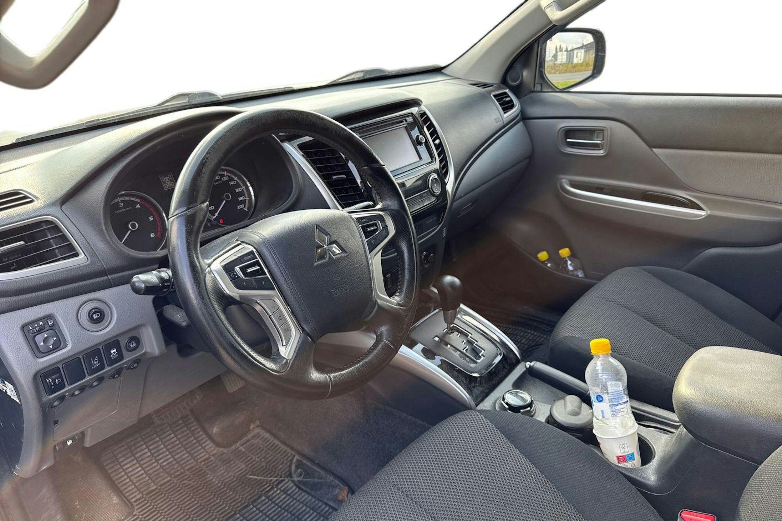 harmaa Mitsubishi L200 2017 kuva 3.