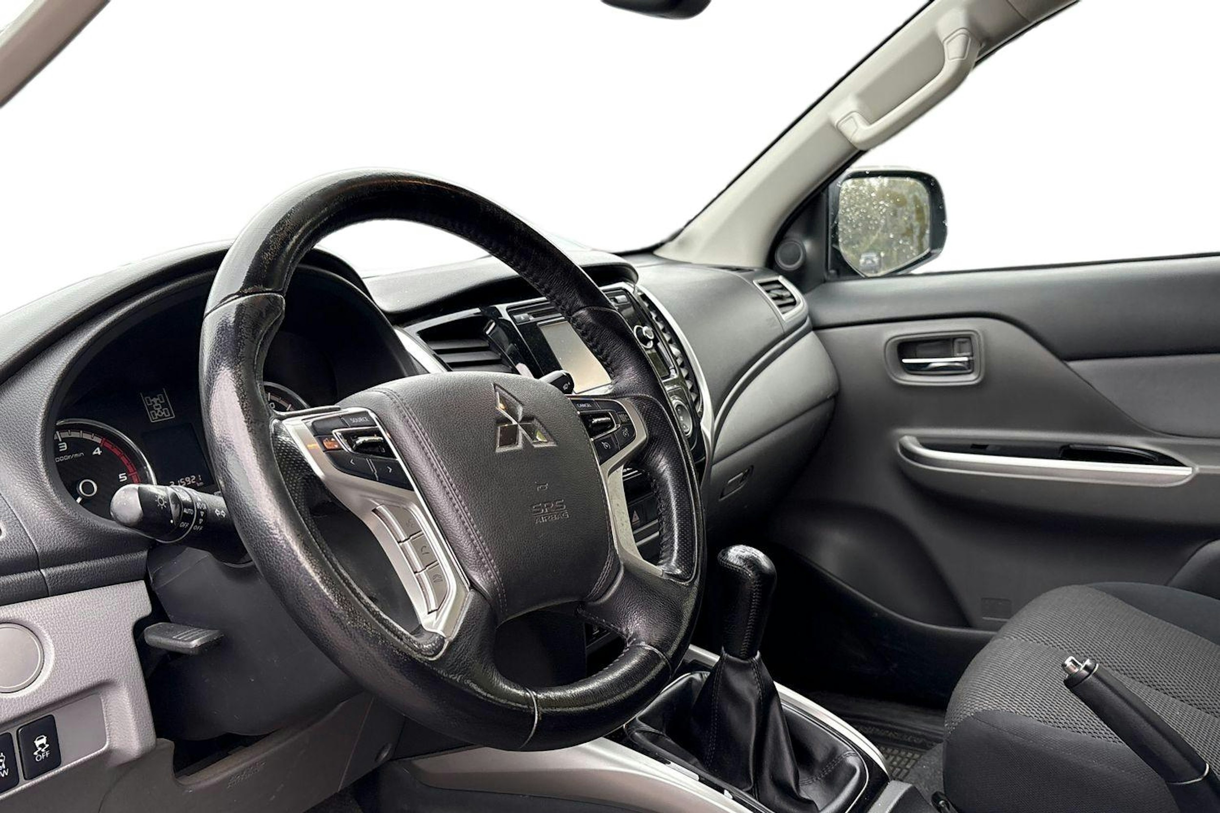 met. ruskea (beige) Mitsubishi L200 2017 kuva 3.