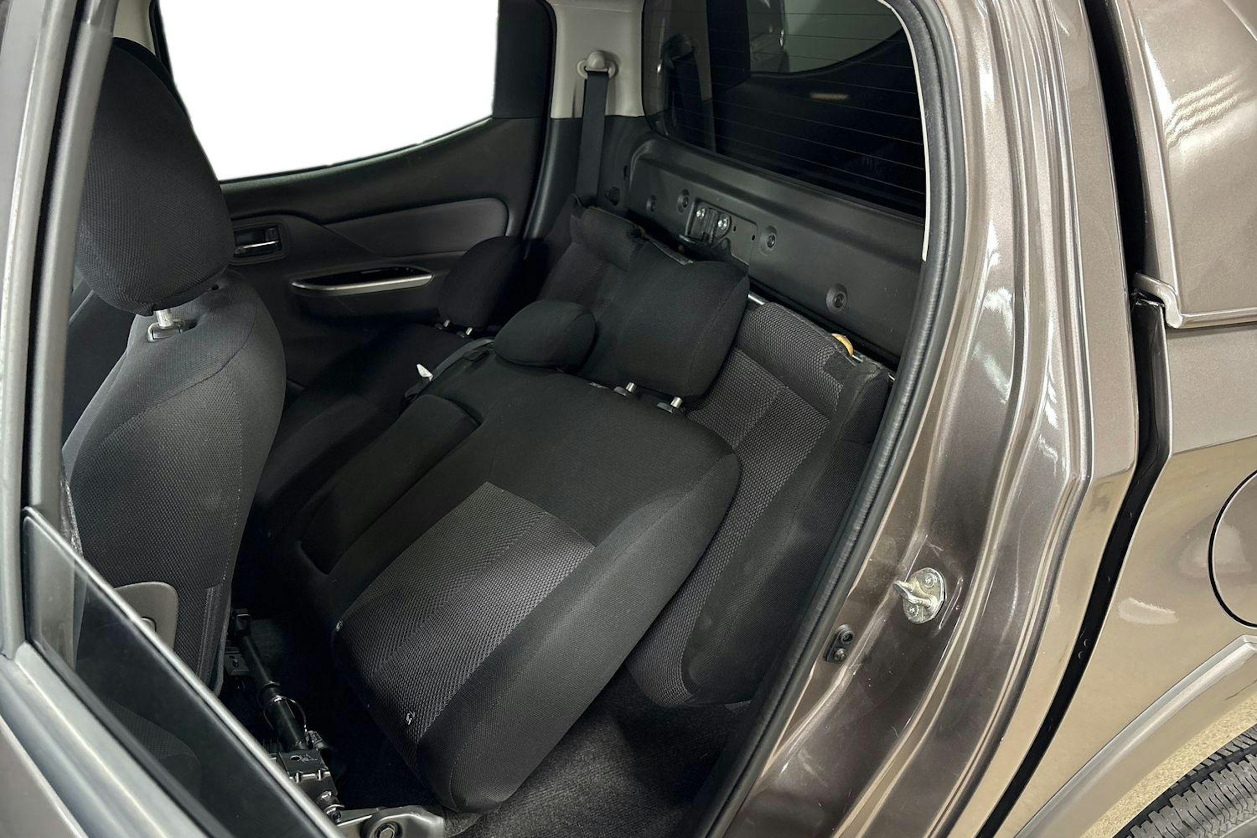 met. ruskea (beige) Mitsubishi L200 2017 kuva 8.