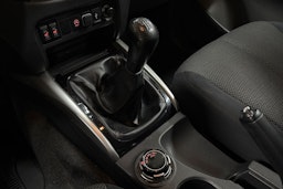 met. ruskea (beige) Mitsubishi L200 2017 kuva 13.