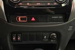valkoinen Mitsubishi L200 2017 kuva 20.