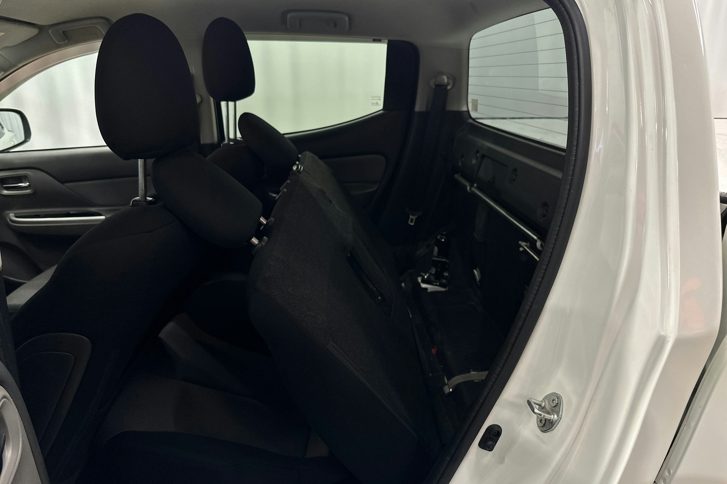 valkoinen Mitsubishi L200 2017 kuva 22.